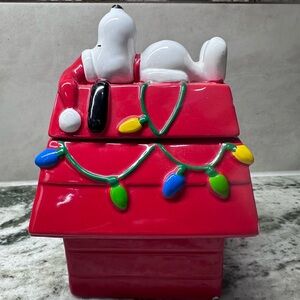 50th Anniversary PEANUTS Snoopy Dog House Christmas Cookie Jar
